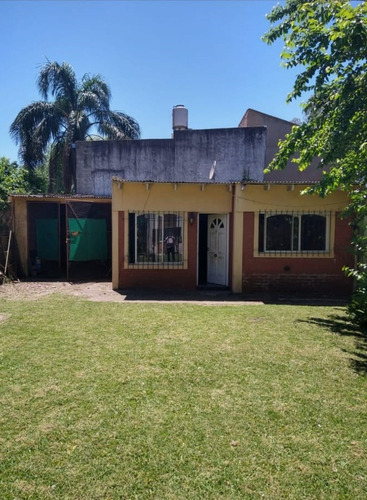 Casa Con Patio, Jardín Y Garaje + Departamento 3 Ambientes Al Fondo, Ubicado En San Justo, Partido De La Matanza.