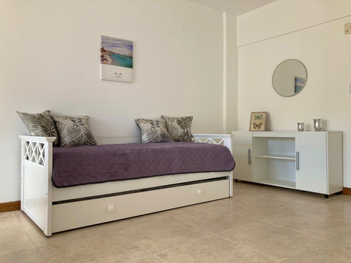 Imagen 2 de 10 de Vendemos Departamento De 1 Ambientes Muy Amplio Con Balcon