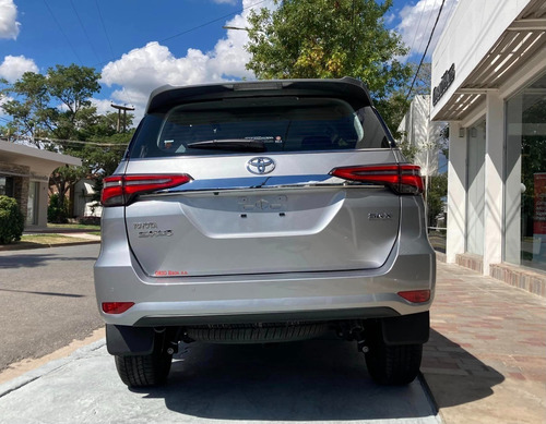 Imagen 4 de 17 de Toyota Sw4 2.8 Tdi 6 A/t 7 Asientos Srx 4x4 0km My2023