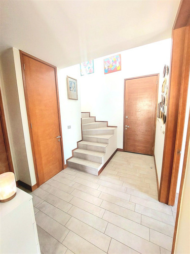 Casa En Venta De 4 Dorm. En Lo Barnechea