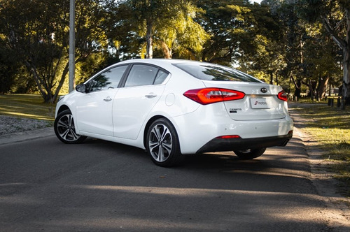 Kia Cerato - Inmejorable Estado Motorland Permuto / Financio