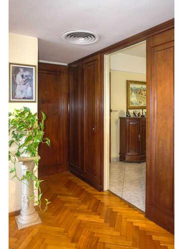 Departamento De 4 Dormitorios Con Cochera- Vista Parcial Al Río
