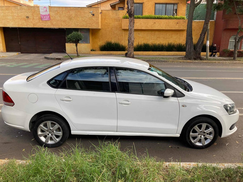 Imagen 2 de 6 de Volkswagen Vento 2015 1.6 Style Mt