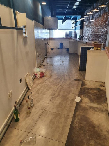 Imagen 7 de 16 de Sarandí Y Misiones, Gran Local De 210 M2 ,permite Gastronomía !!
