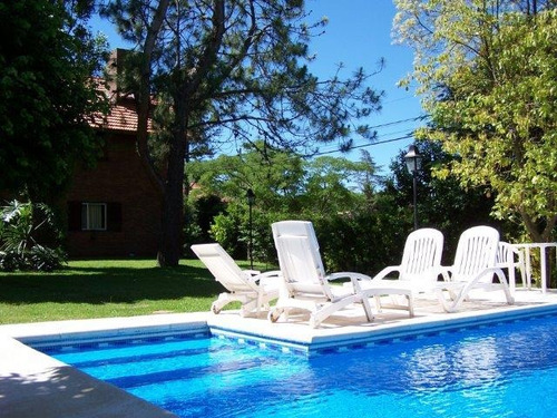 Imagen 4 de 14 de Casa Con Amplio Jardin Y Pileta