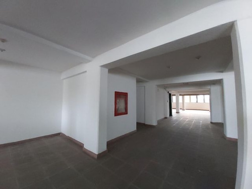 Imagen 17 de 30 de Local Comercial En Venta En Centro Barquisimeto Lara ++22-11158 */ M.c T. N° +0-4-2-4- 5.5.6. 5.7. 5.9 *--**