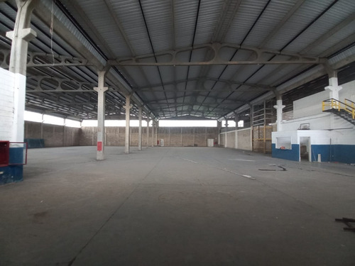 Imagen 4 de 12 de Galpón En Zona Industrial. Vende O Alquila Crismelia Castillo.