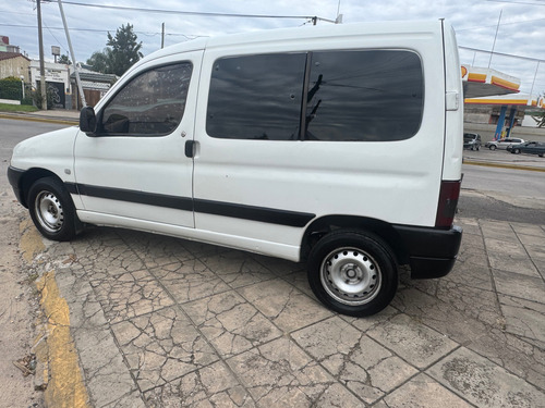 Peugeot Partner 1.4 nafta confort vidriados con asientos ,porton lateral