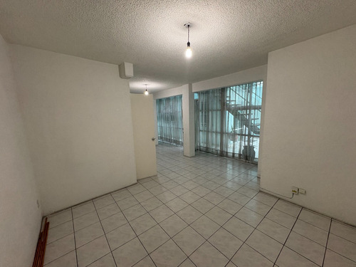 Loft Amplio Y Remodelado Sobre Circuito Interior, Ideal Para Vivir Cómodo