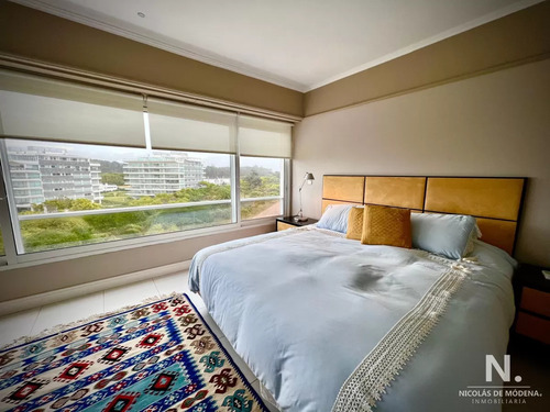 Espectacular Departamento En Venta Frente Al Mar, Penthouse De 4 Dormitorios. Punta Del Este