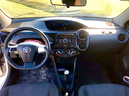 Toyota Etios 1.5 Xls 5 Ptas 2014