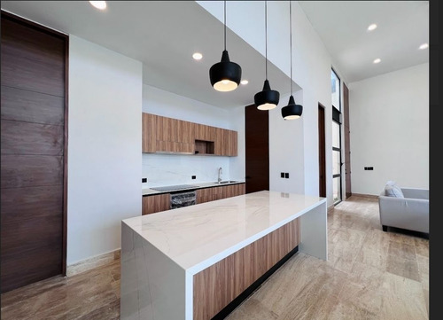 Casa De Una Planta En Privada Residencial En Xcanatun Al Norte De Merida