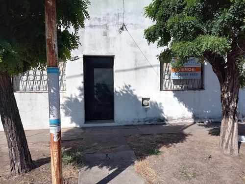 Casa En Venta 5 Ambientes Con Local - Calle Barragan 5100 Gonzalez Catan