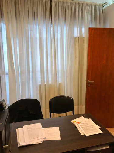 Oficina En Venta En Zona Centro De Cuatro Ambientes