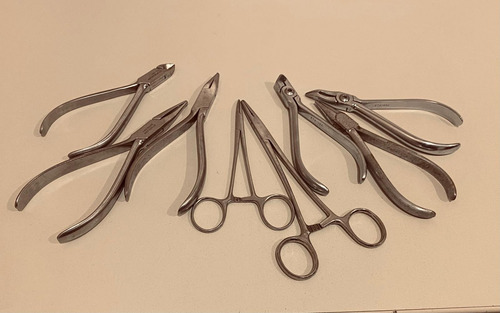 Pinzas Y Alicate Para Ortodoncia, Kit Variadas Con Caja Usad (Usado)