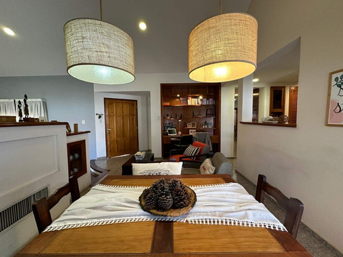 Casa En Venta En Arguello Una Planta