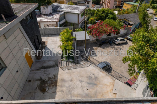 Casa Para Remodelar De Multiples Niveles En Venta Ubicada En Chaguaramos 25-17638