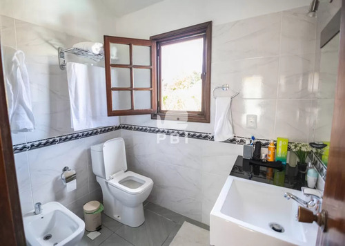Venta De Casa 7 Dormitorios Playa Mansa - Ref : Pbi12802