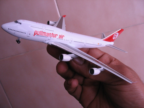 Avion Boeing 747-400 De Pullmantur Air En La Escala 1:400