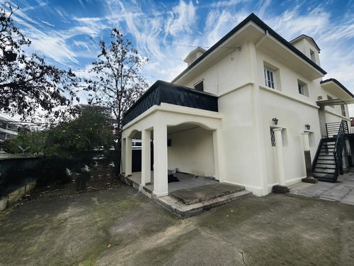 Propiedad Comercial Esquina - Ñuñoa · 518 M² · 12 Oficinas