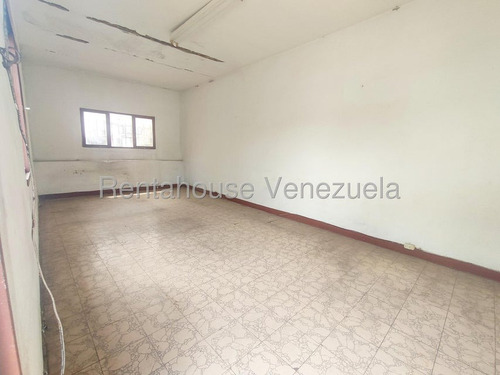 Amplia Casa De 2 Niveles ,para Remodelar A Su Gusto En Venta Ubicada En El Paraíso 25-17760