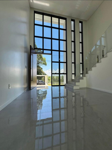 Casa Ideal Para Sua Família! A 10 Minutos Do Centro De Chapecó, Com Ótimo Acabamento, Ambientes Amplos E Prontos Para Receber Você Com Todo O Conforto.