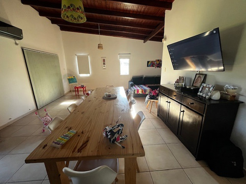 Moderna Casa Quinta De Ambientes Amplios En Junín (ba)