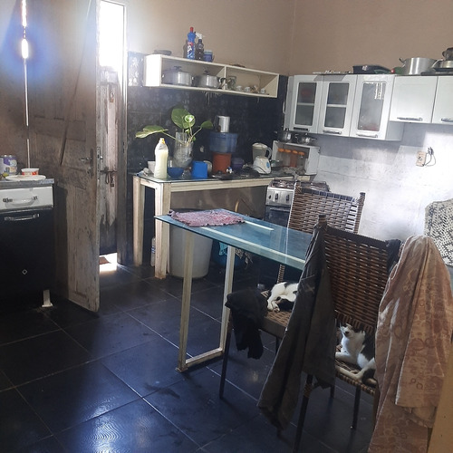Vende Se Uma Belissima Casa Com Ponto Comercial .