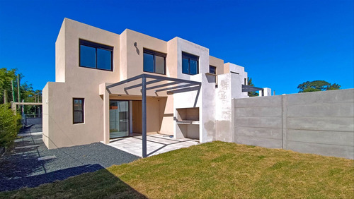 Venta Casa 3 Dormitorios 2 Baños Fondo Parrillero - Lagomar