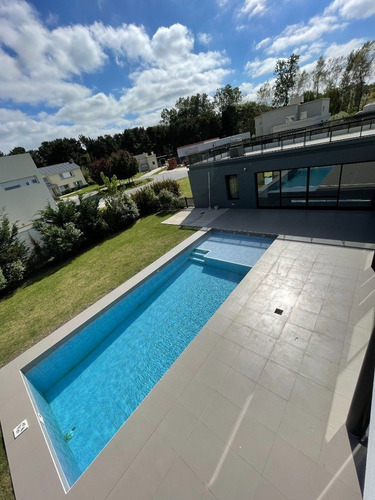 Imagen 3 de 21 de Casa Cinco Ambientes
