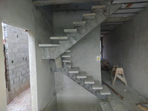 Imagem 1 de 5 de Escada Pré Moldado Em Concreto