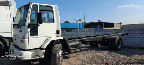 Imagem 2 de 10 de Ford Cargo 1717 Chassi