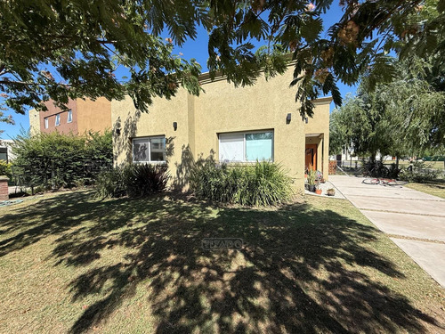 Casa En Venta En Santa Emilia, Pilar Del Este, Pilar