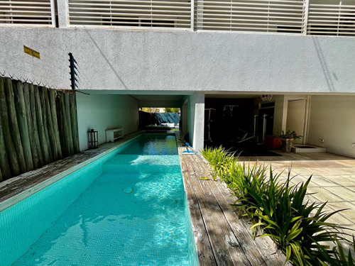 Acassuso Libertador Al Rio, Lindísima Casa En Venta Desarrollada En 3 Plantas