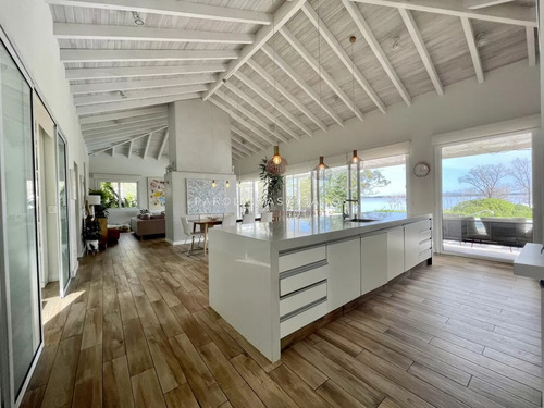 Casa En Venta De 4 Dormitorios En Laguna Del Sauce, Punta Del Este.