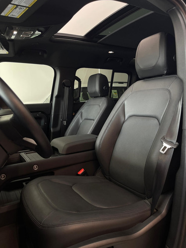 Land Rover Defender P400 2024