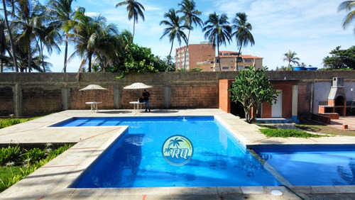 Apartamento En Venta De 3 Habitaciones En Res. La Corina