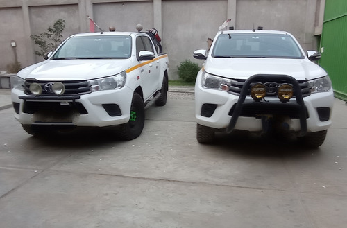 Alquiler De Camionetas Pick Up 4x4 Toyota Hilux Y Minivan