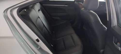 Imagen 10 de 15 de Hyundai Elantra 2017 2.0 Limited Tech Navi At