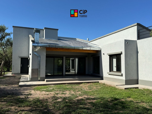 Venta De Casa En Carpinteria A Minutos De Merlo