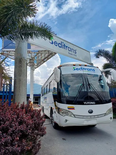 Bus Servicio Especial, Excelente Estado Zk6858 31 Pax