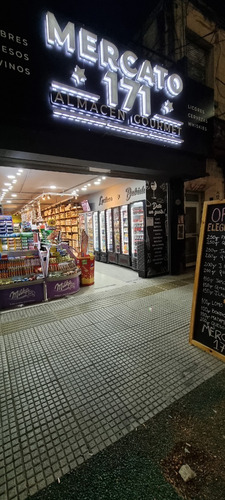 Imagen 4 de 27 de Almacén Gourmet, Fiambrería Y Vinoteca A Metros De Puente Saavedra