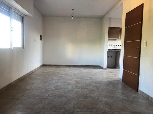 Imagen 5 de 10 de Casa En Ph De 3 Ambientes En Venta - Con Patio Y Cochera - San Antonio De Padua - Venta - Permuta