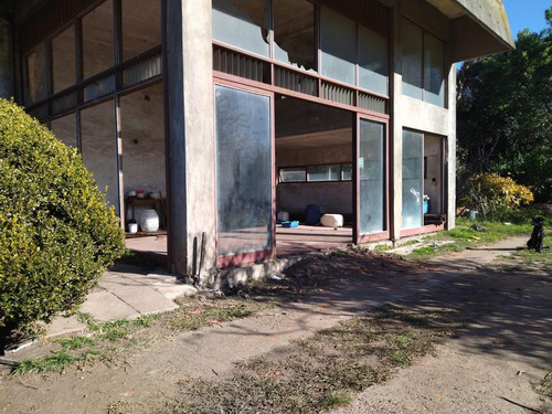 Imagen 2 de 6 de Local - Barrio Parque Leloir