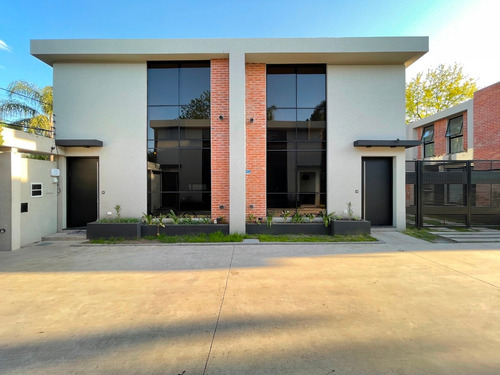 Imagen 4 de 13 de Venta Castelar Duplex 4 Ambientes Complejo Con Pileta