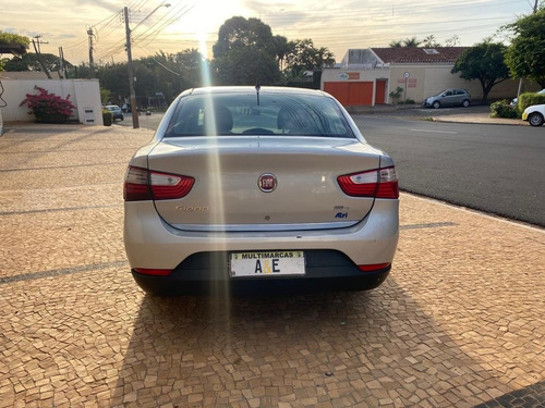 Imagem 6 de 9 de Fiat Siena Tetrafuel 1.4 Prata 2013