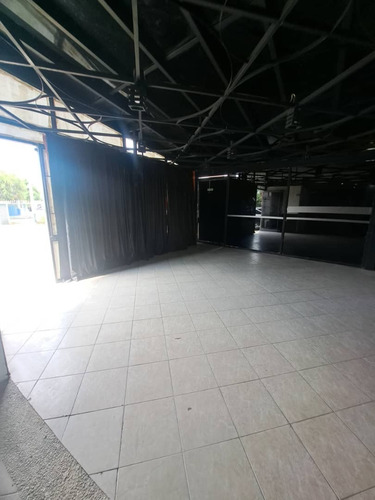 Local Comercial En Venta O Alquiler Ubicado En Cdn Las Quintas Naguanagua