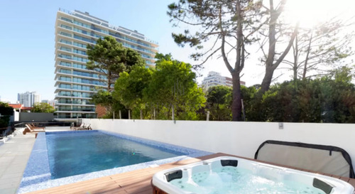 Apartamento En Venta En Torre Esmeralda De 3 Dormitorios , En Punta Del Este