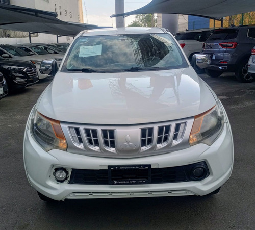 Mitsubishi L200 2.4 Cabina Doble 4x2 Mt