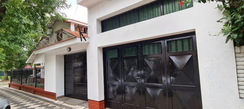 Imagen 3 de 10 de Hermosa Casa 4 Ambientes En Zona Residencial